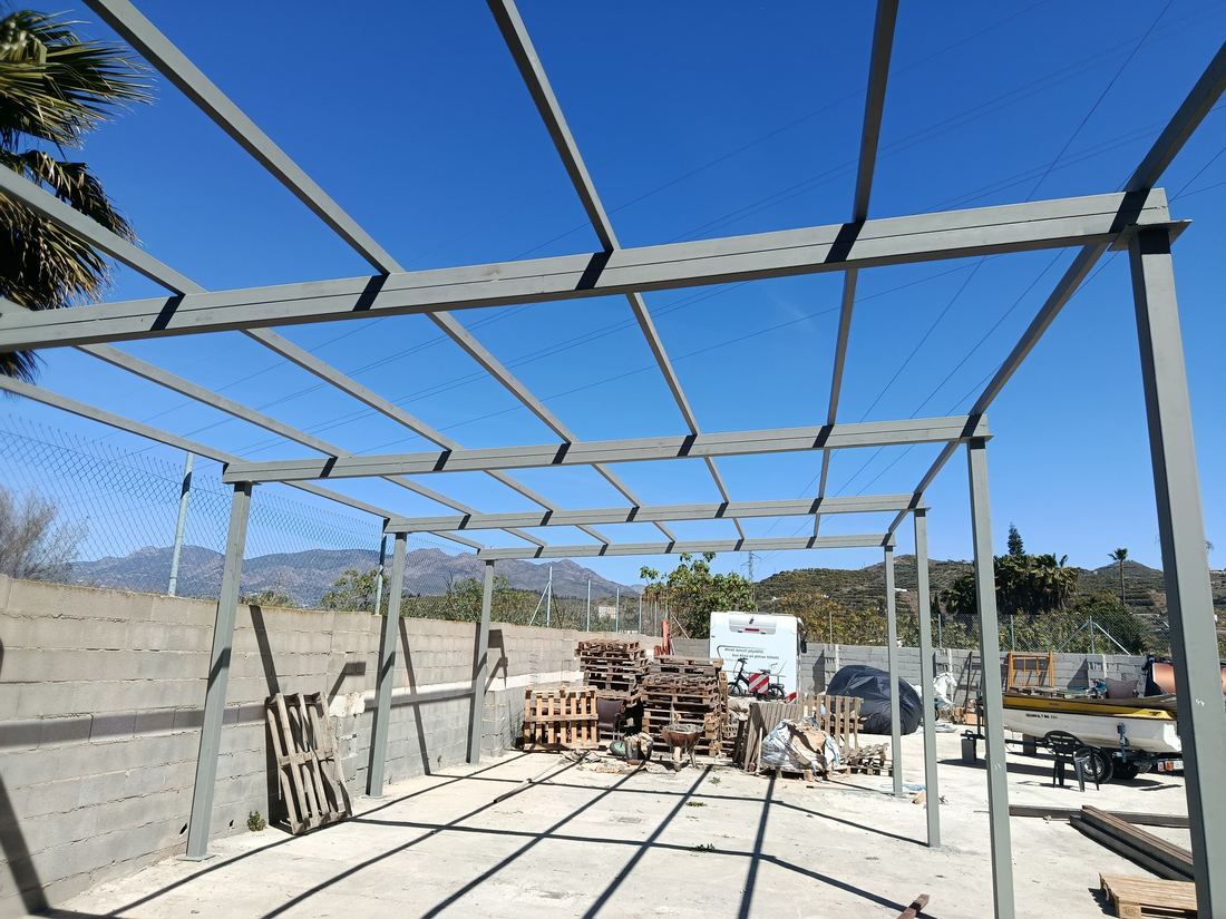 Marquesina de estructura tubular ligera de hierro para cochera